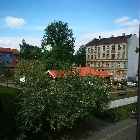 Bo Upretensiost Pa Valerenga, Naer Gamlebyen
