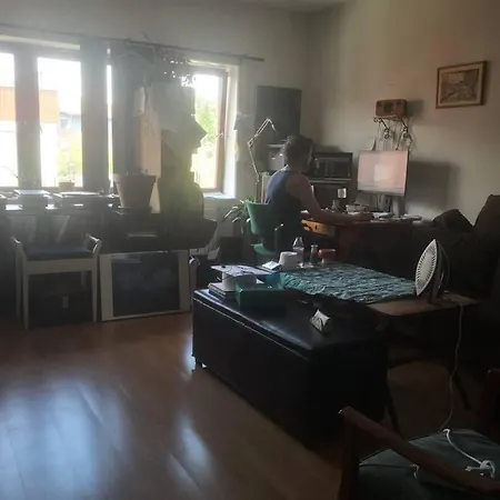 Bo Upretensiost Pa Valerenga, Naer Gamlebyen *